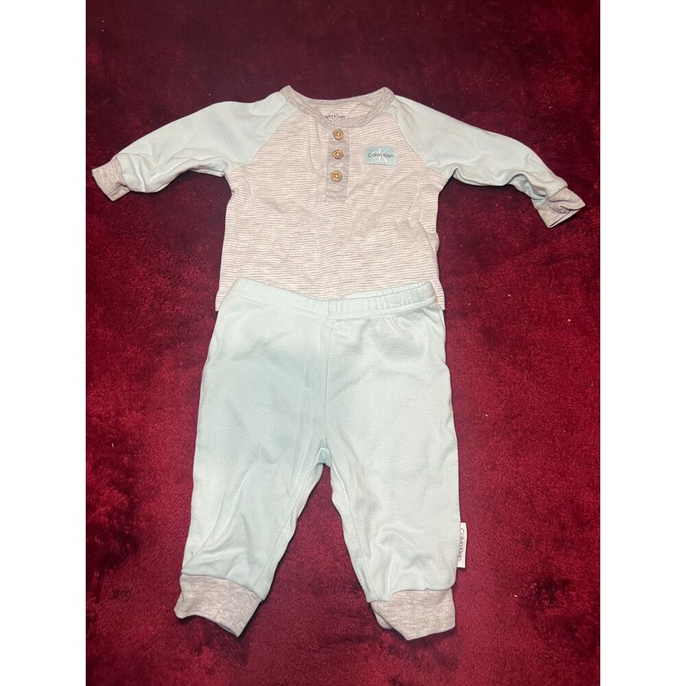 Calvin Klein baby 2 pc set Pajama 0-3 months